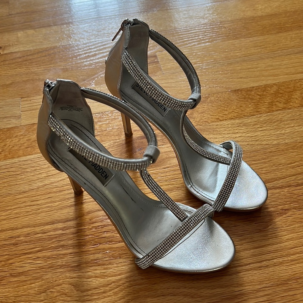 Steve Madden Faylinn Silver Heels Size 8